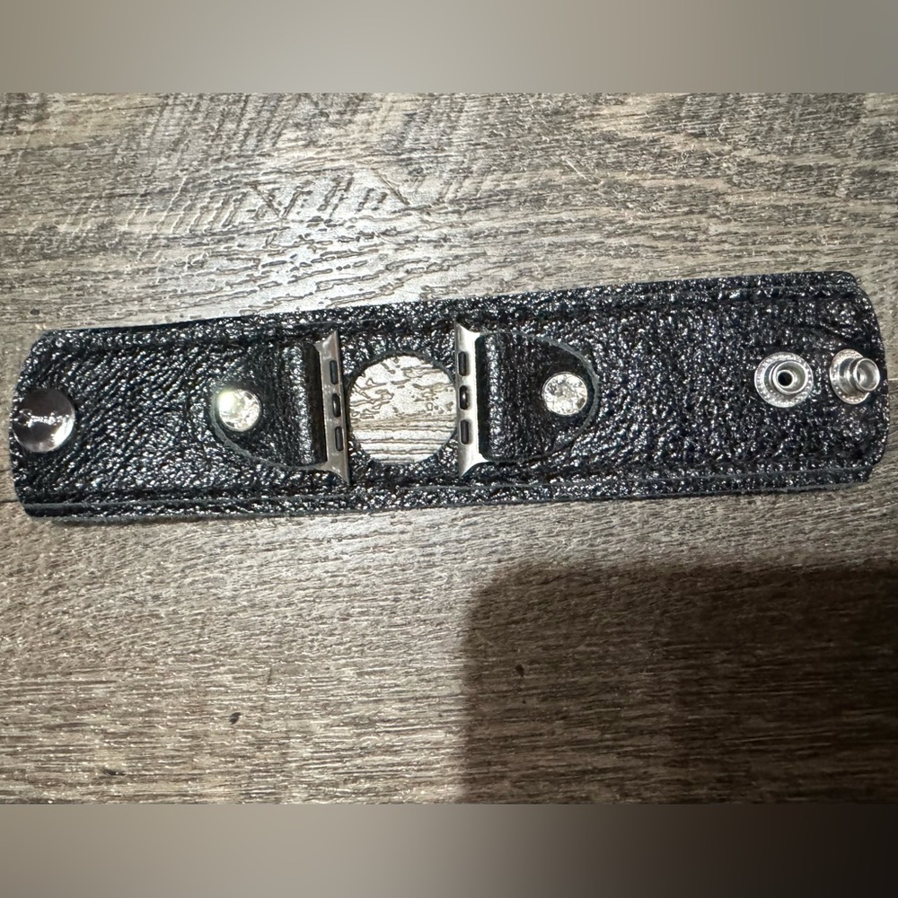 XS Sparkl Bands Cuff Band in Metallic Black Leather
(Apple Watch 42/44/45mm)